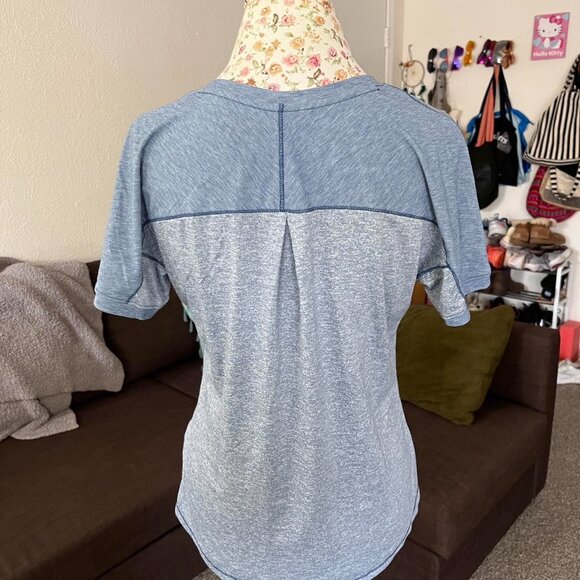 The north face blue top tshirt size medium - Picture 2 of 3